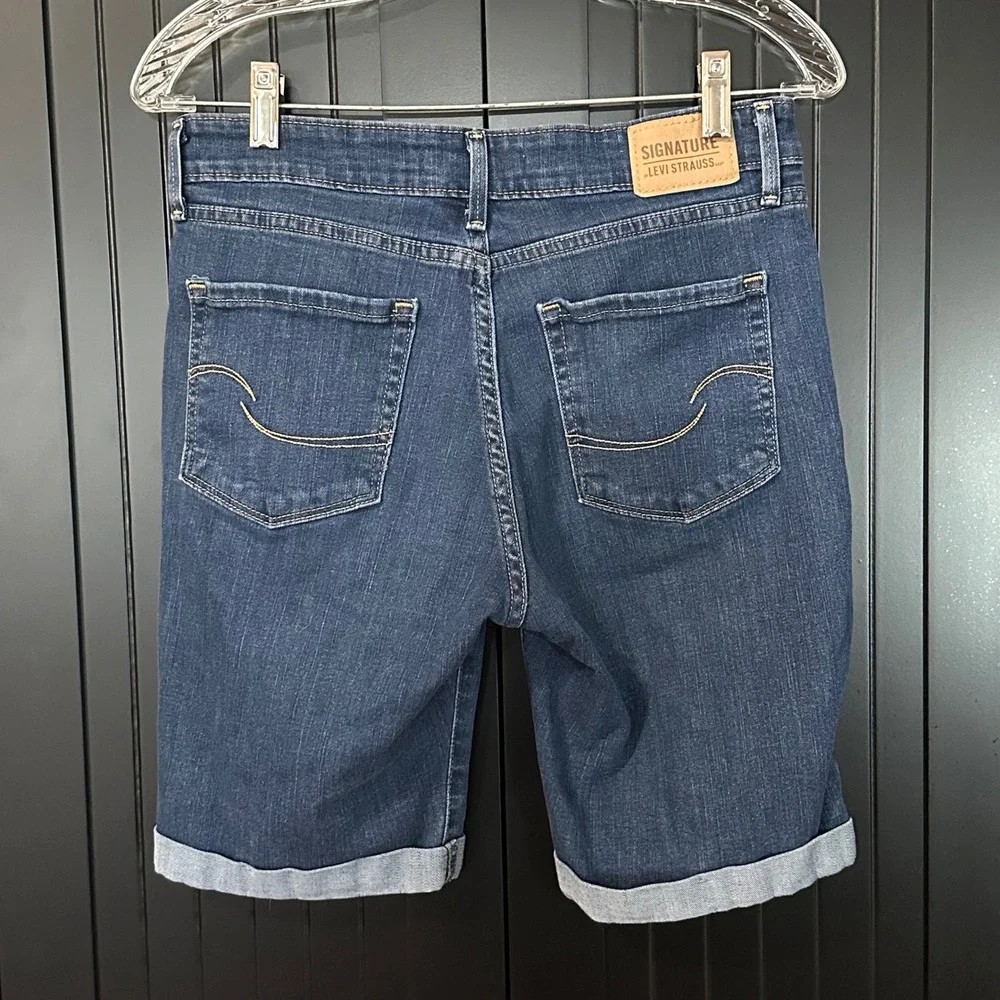 Signature Levi Strauss Bermuda Denim Shorts Juniors 6 / W28 Cuffed Stretch Blue